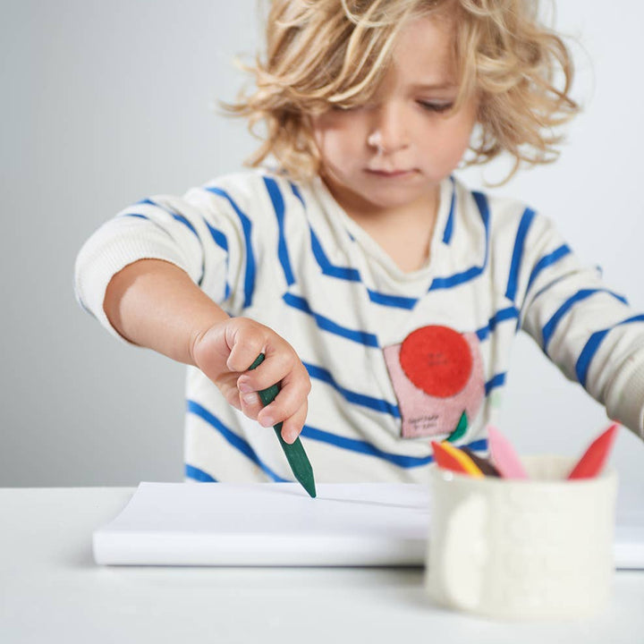 eco-kids Triangle-Shaped Beeswax Crayons, Detail