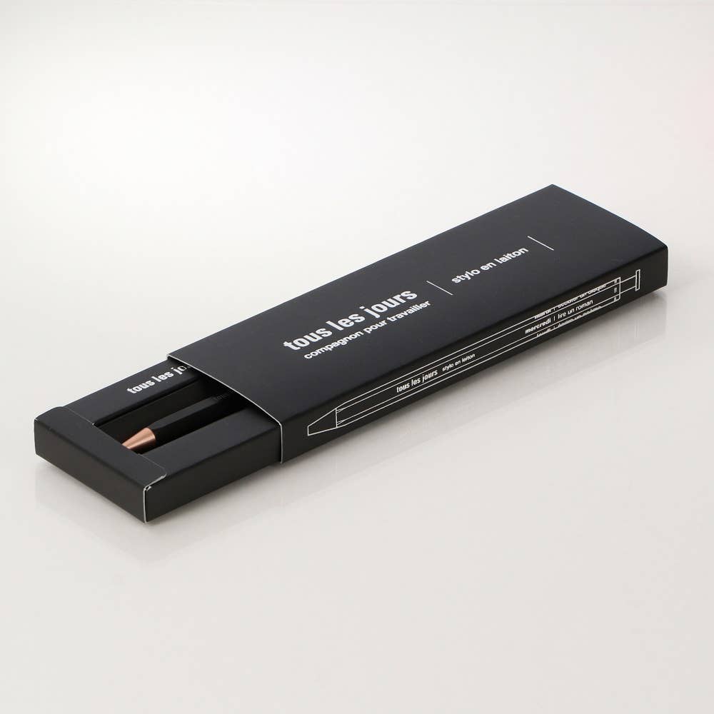 black pen in a black box with "tous les jours" written on the box.